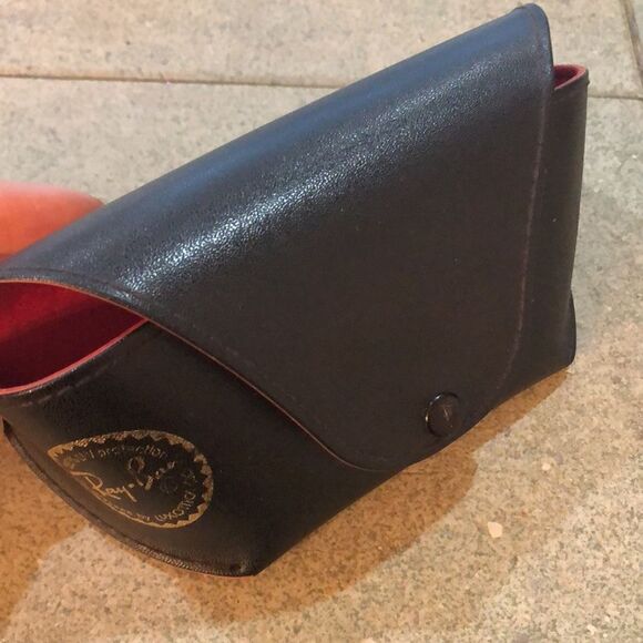 Ray-ban black case with red velvet interior - Picture 6 of 6